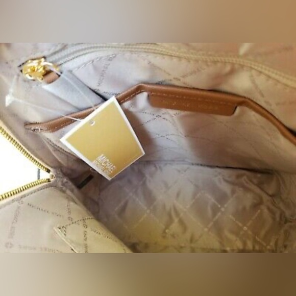 ⭐️⭐️⭐️Michael Kors CINDY Large Backpack Vanilla/Luggage BRAND NEW WITH TAGS - Picture 6 of 8